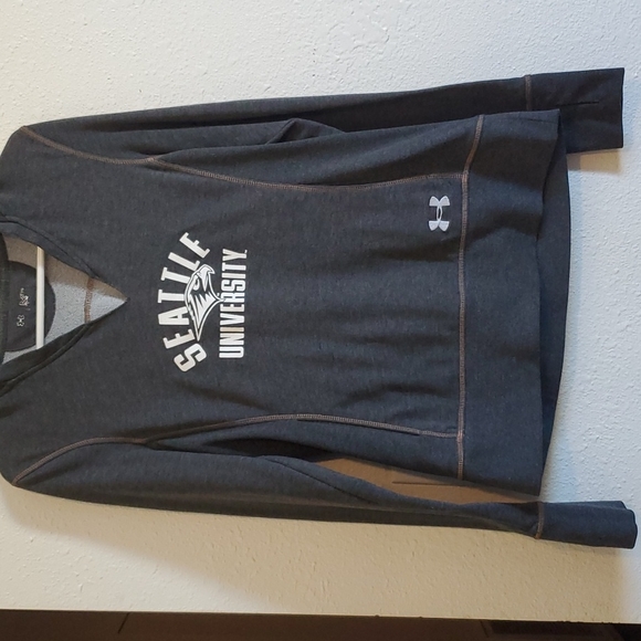 Under Armour Tops - Under Armour Top hoodie.